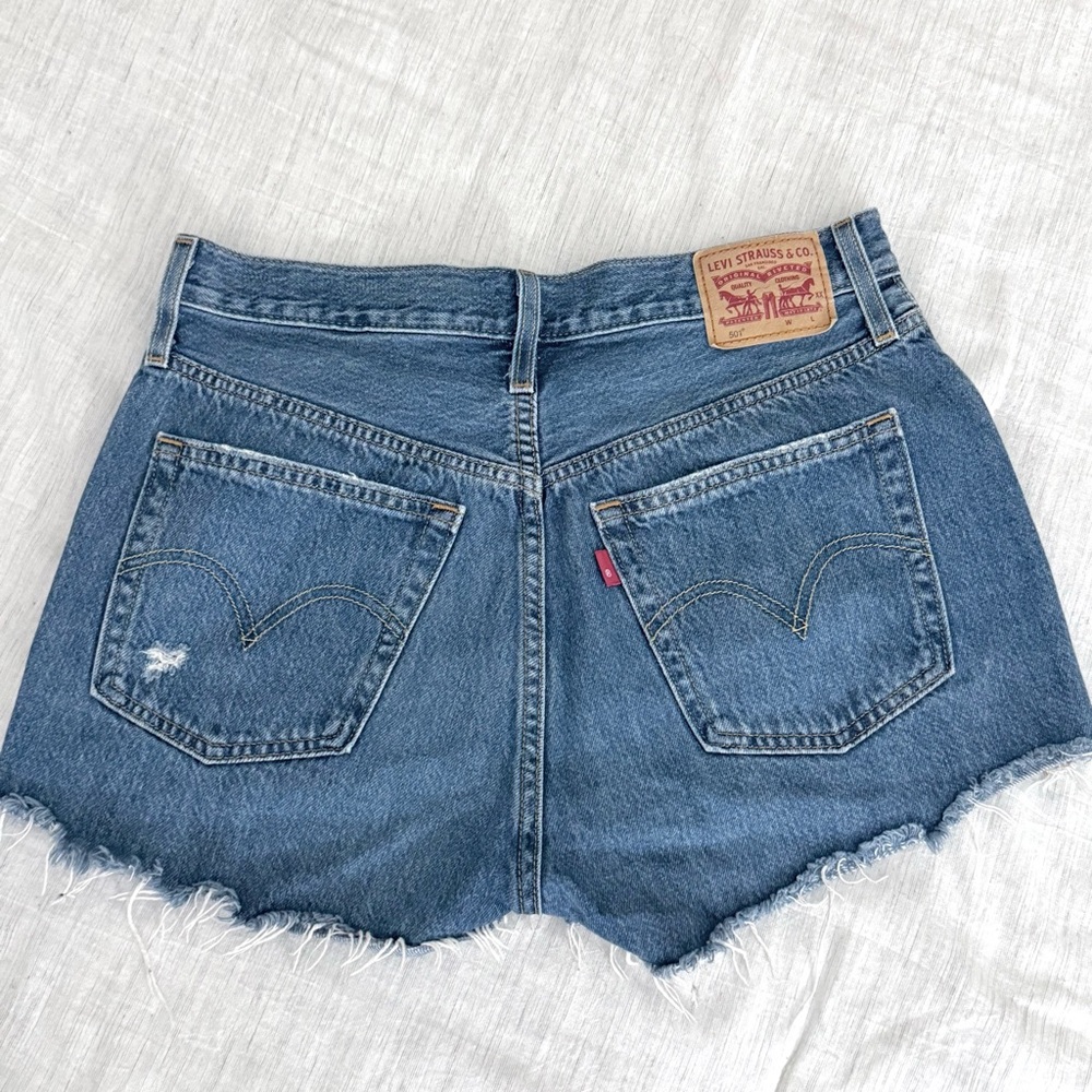 Levi’s 501 Distressed High Waisted Denim Shorts, size W27